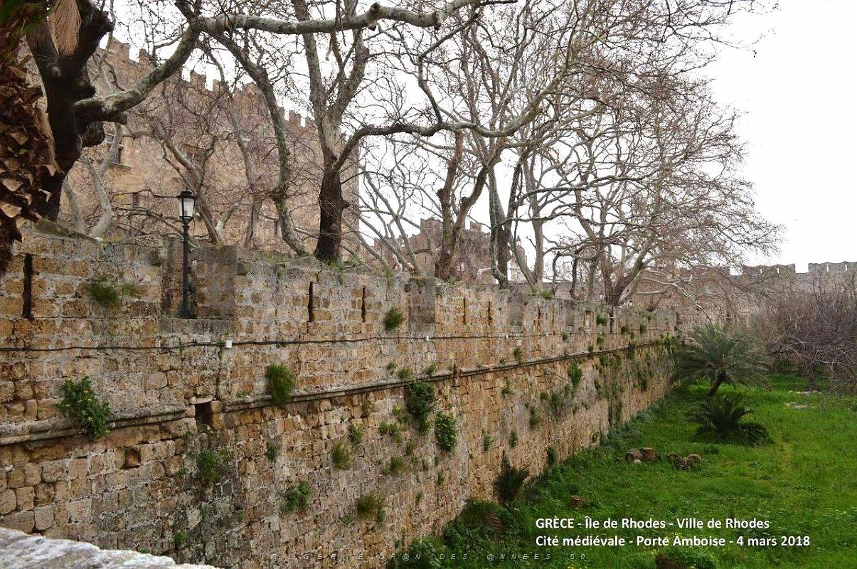 112- Citadelle medievale.JPG